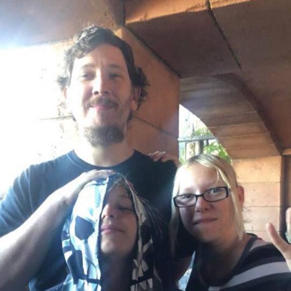 Meet your Posher, Dominique - Picture 1 of 1